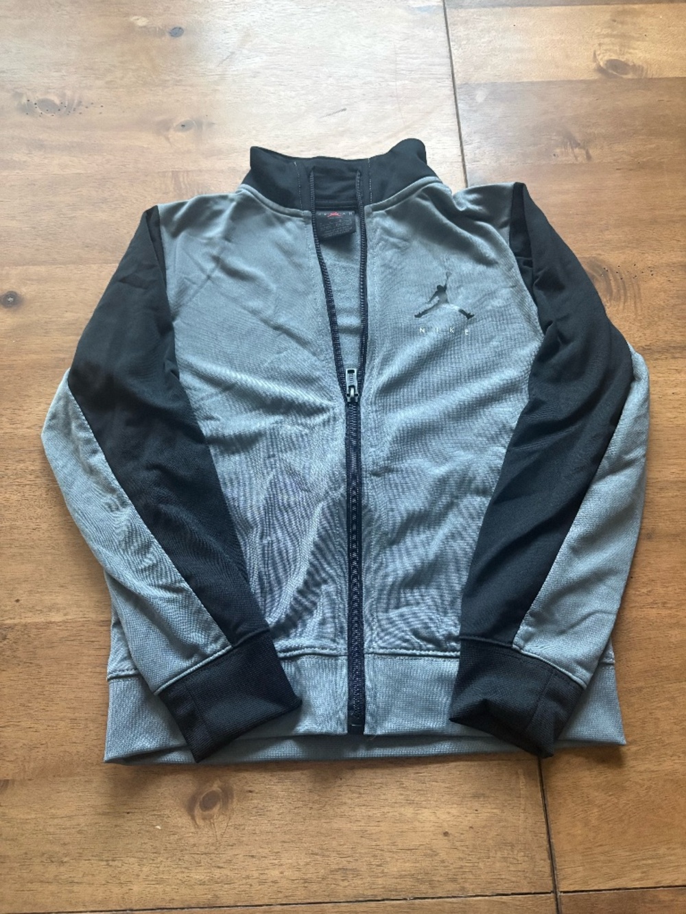 Jordan Boys Size Sm 6-7  Full Zip Track Jacket Gray/Black Pockets Jumpman